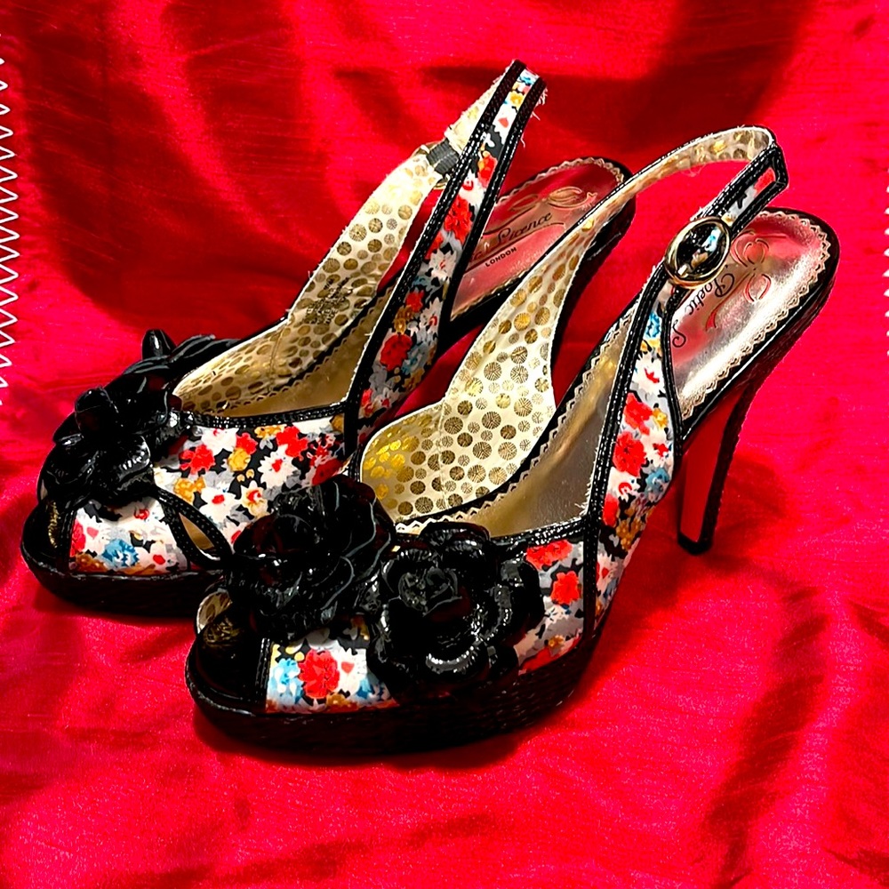 Fun flower print heels size 9.5